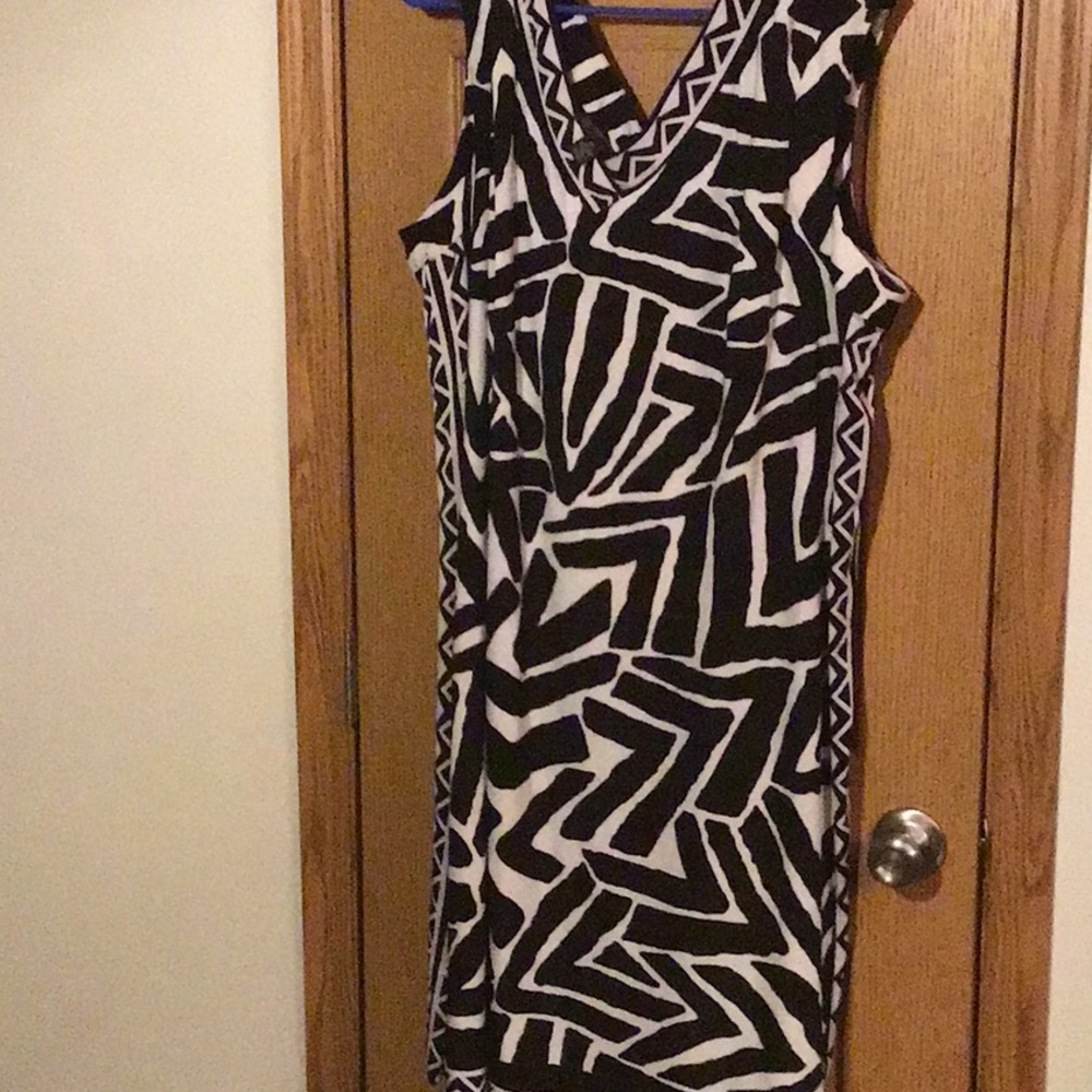 Black/White slightly flared sheath Dress Size 3x
